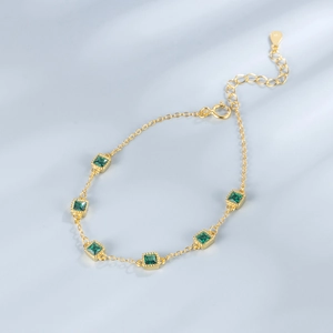 Elegant 18K gold S925 sterling silver bracelet with six square emerald zircons and heart charm