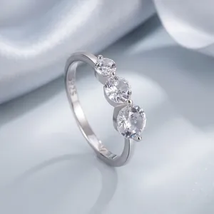 Anello in Argento Sterling 925 con Tre Pietre in Zirconia per Donna Elegante Minimalista Placcato in Oro Bianco Oro Gioielli Anello