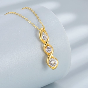 Collier élégant en argent S925 doré avec pendentif spirale serti de trois diamants