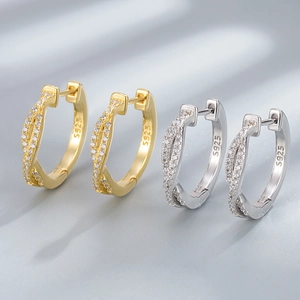 Boucles d'oreilles créoles croisées en argent 925 avec diamants en or et argent