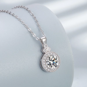 Sparkling 925 sterling silver halo pendant necklace with a brilliant round-cut center stone