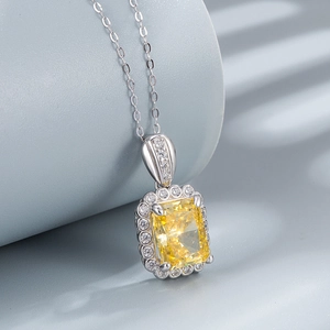 Collier en argent sterling S925 avec un pendentif radiant à pierre précieuse jaune rectangulaire