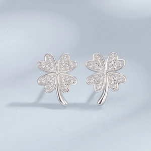 Boucles d'oreilles trèfle en argent S925 avec pavé de zircons étincelants pour femmes