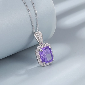 Collier en argent S925 avec pierre précieuse violette taille Asscher et diamants