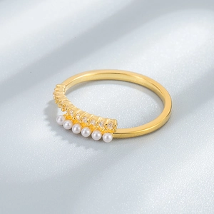 Eleganter 925er Silberring in Gold mit weißen Perlen und Zirkonia für Damen im Set-Look