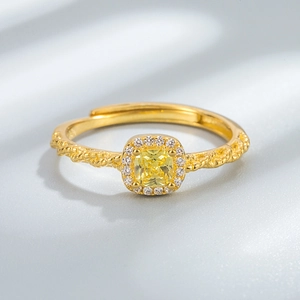 Bague élégante en argent S925 doré avec pierre carrée jaune et anneau torsadé vintage