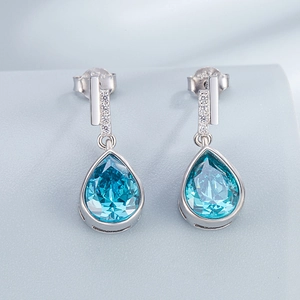 Élégantes boucles d'oreilles goutte en argent S925 avec zircons bleus en poire