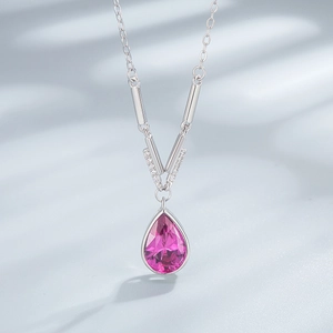 Élégant collier en argent sterling 925 avec une pierre rose en forme de poire et zircons