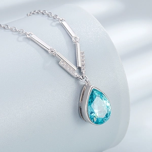 Élégant collier en argent sterling S925 avec un pendentif goutte en zircon bleu azur