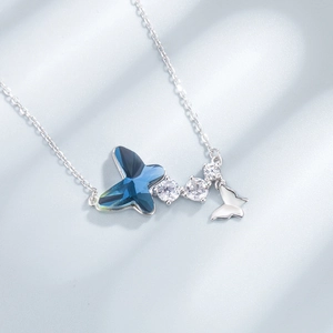 Collier avec pendentif papillon en cristal bleu en argent S925 et zircons brillants