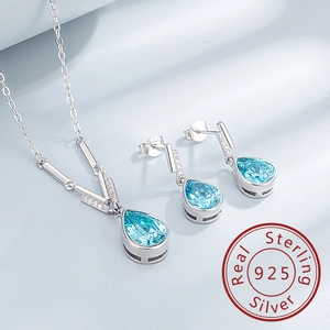 Vue détaillée du coffret bijoux en argent S925 avec pierres bleues en forme de larme