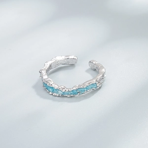 Anillo abierto moderno de plata de ley S925 con textura irregular y esmalte azul