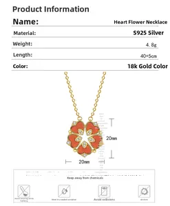 Détail du collier fleur de cœur en argent S925 avec émail rouge et placage or 18k