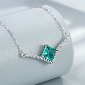 Vintage 925 sterling silver V-shape necklace with emerald princess cut gemstone