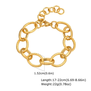 Detail of 18K gold chunky link bracelet showing size specs 1.52cm width and adjustable clasp