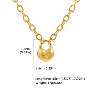 Vue détaillée du pendentif cadenas cœur doré et de la grosse chaîne avec dimensions
