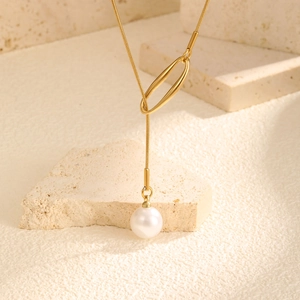 Collier Y en or 18 carats avec maillon ovale et perle ronde sur pierre beige