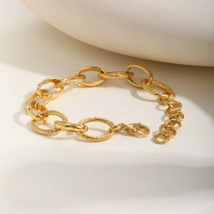 Minimalist 18K gold plated interlocking link chain bracelet with lobster clasp for women
