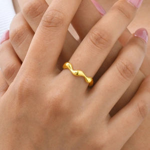 Minimalist Stainless Steel Irregular Wave Ring For Women Gold Plated Undulating Geometric Fashion Jewelry Finger Ring