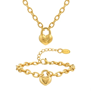 Ensemble collier et bracelet en or 18 carats avec chaîne à maillons et pendentif cœur
