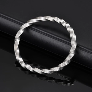 Bracelet jonc Mobius pour homme en acier inoxydable argenté avec finitions polies