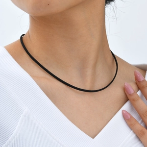 Collier Choker Minimaliste en Acier Inoxydable et Ruban de Velours Noir Pour Femme Collier Cordon Réglable Élégant