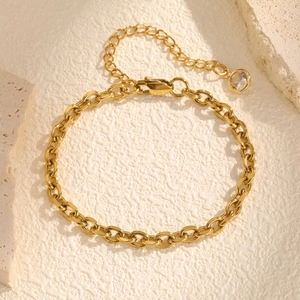 Minimalistisches goldenes Edelstahl-Gliederarmband mit Karabiner und Zirkon-Anhänger