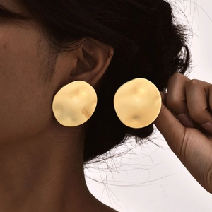 Fashionable oversized irregular round gold stainless steel stud earrings with hammered finish