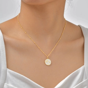 Collier satellite en acier doré avec pendentif rond palmier pour femme style été