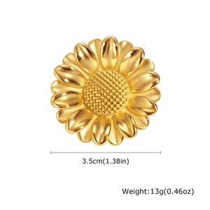 Vue détaillée de la broche marguerite en or 18 carats avec dimensions de 3,5 cm