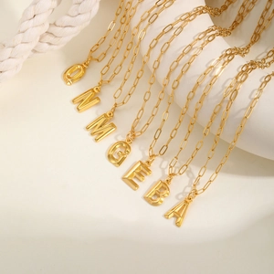 Collier chaîne trombone en acier inoxydable doré avec pendentifs lettres capitales 3D