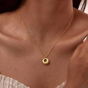 Collier minimaliste en acier inoxydable plaqué or 18K avec pendentif cercle géométrique