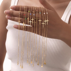 Goldenes Edelstahl-Armband mit Kreuz und farbigem Geburtsstein-Zirkonia für Damen