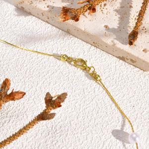 Double-layered gold copper necklace with elegant pearls and chic retro snake chain style