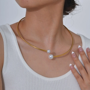 Collana girocollo rigida in acciaio inossidabile 18K con perle bianche da donna