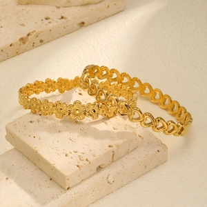 18K gold plated stainless steel hollow heart and daisy flower bangle set for women