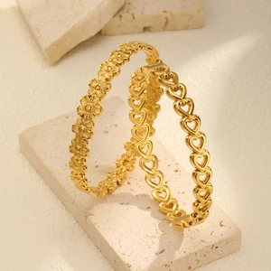 Stainless Steel Hollow Heart Flower Bangle Bracelet For Women 18K Gold Plated Elegant Minimalist Open Bangle Jewelry Gift