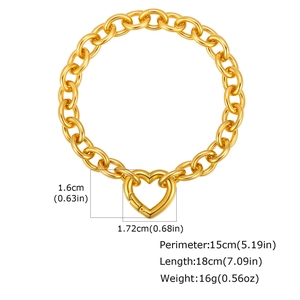 Goldfarbenes Edelstahl-Gliederarmband mit einem Verschluss in Herzform