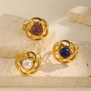Set di anelli bohémien in acciaio dorato con design floreale, perle e pietre di lapis