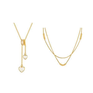 Collier élégant en acier titane doré avec pendentifs cœur et perles multicouches