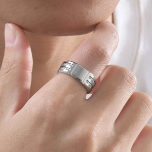 Anello con Iniziali in Acciaio Inossidabile da Uomo 26 Lettere Personalizzato Decorazione in Filo di Cavo Finitura Spazzolata Gioielli Punk Industriali