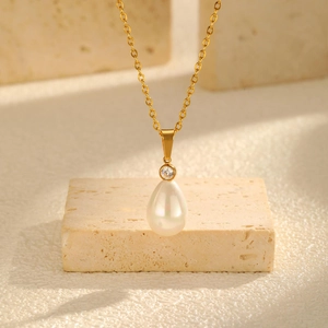 French Retro Elegant Stainless Steel Teardrop Imitation Artificial Pearl Pendant Necklace For Women Zircon Clavicle Chain Jewelry