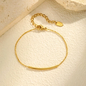 Bracelet Minimaliste en Acier Inoxydable Plaqué Or 18K Pour Femmes Perle Facettée Tube Incurvé Bracelet à Charme Bijoux de Mode Quotidienne Délicat