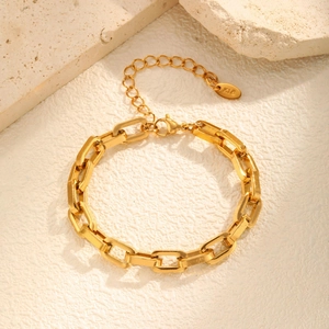 Detailed close-up of gold chain bracelet with K18 engraving and adjustable lobster clasp