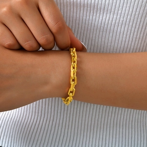 Minimalist 18K gold-plated stainless steel chunky link chain bracelet for women on wrist