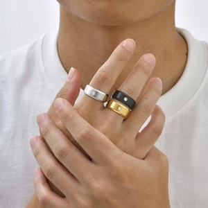 Ensemble de bagues en acier inoxydable brossé pour hommes en argent, or et noir