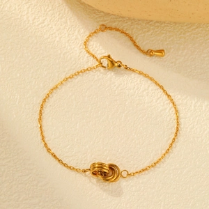 Bracelet chaîne en acier doré avec pendentif triple anneau entrelacé élégant