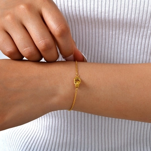 Bracelet chic en acier inoxydable doré avec anneaux entrelacés pour la mode féminine