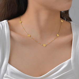 Collier élégant avec cœurs dorés et perles bleu turquoise pour femmes, chic