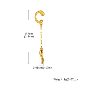 Detail view of a gold-plated stainless steel ear cuff with dimensions 5.7cm and 2g weight